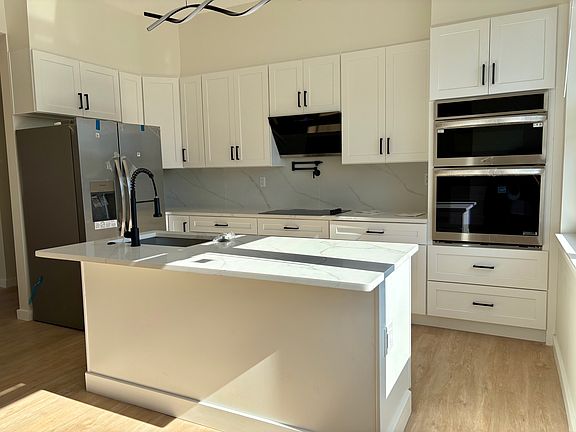 2nd image of 865 W Lancaster Ave #1