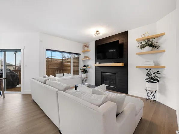 1322 Malone Pl NW, Edmonton, AB T6R 0G6