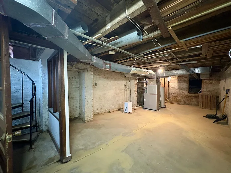 331 S Ann St — Photo 43