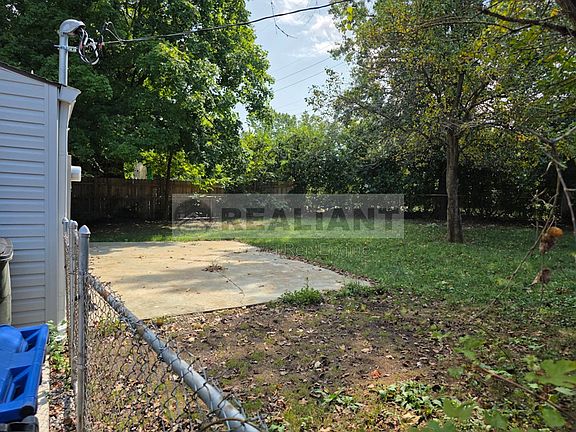 3rd image of 364 E Tiverton Way