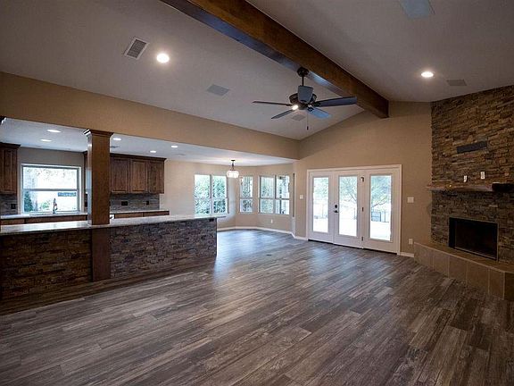 2nd image of 1303 Lakeshore Dr