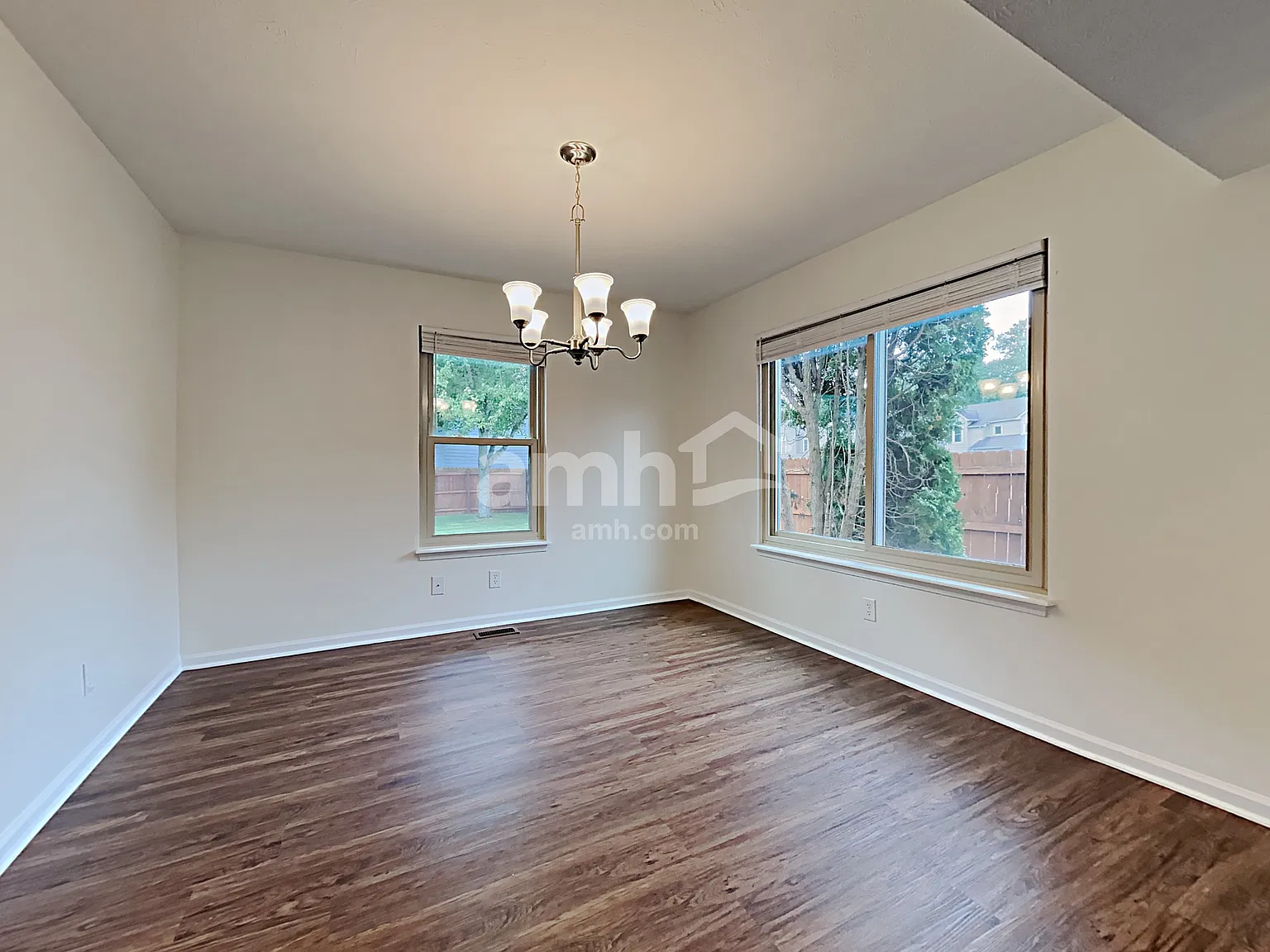 4 bed, 2.5 bath, 1928 sqft, $2,525 — Photo 4