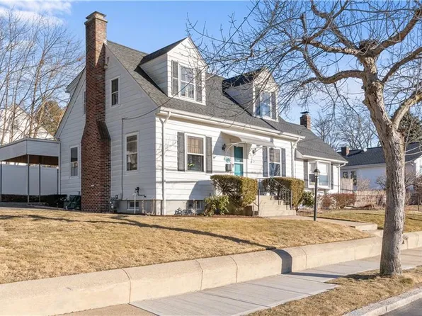 495 Sharon St, Providence, RI 02908