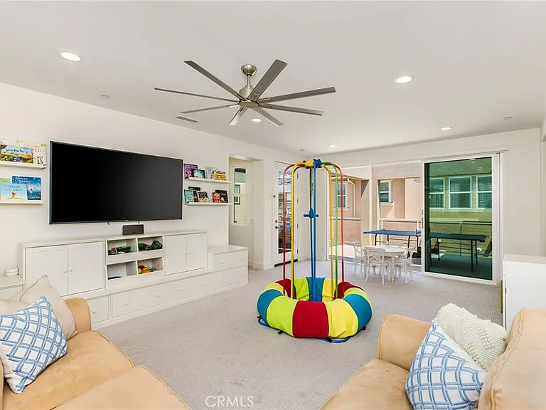 921 Camber Ln — Photo 9