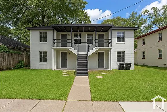 1345 W 15th St