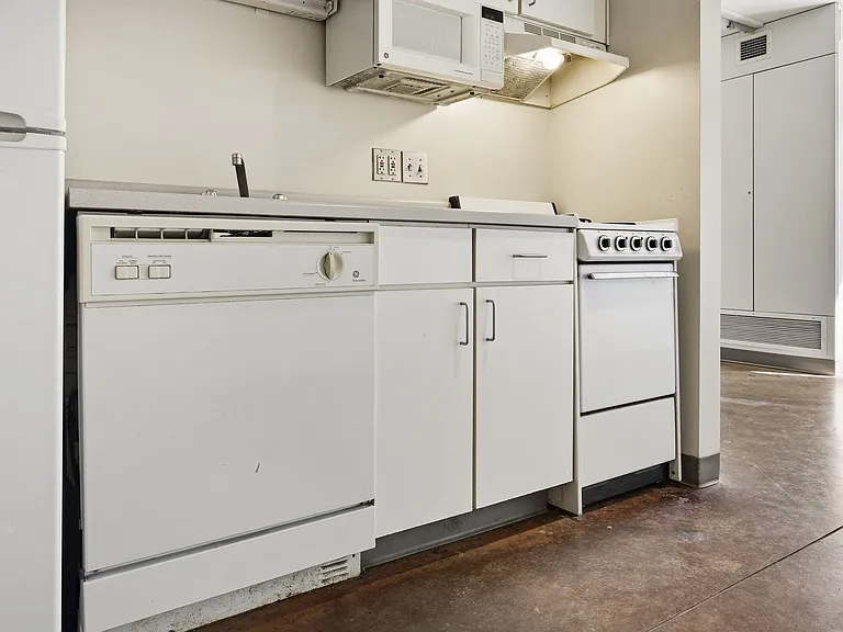 Whiteway Apartments — Photo 20