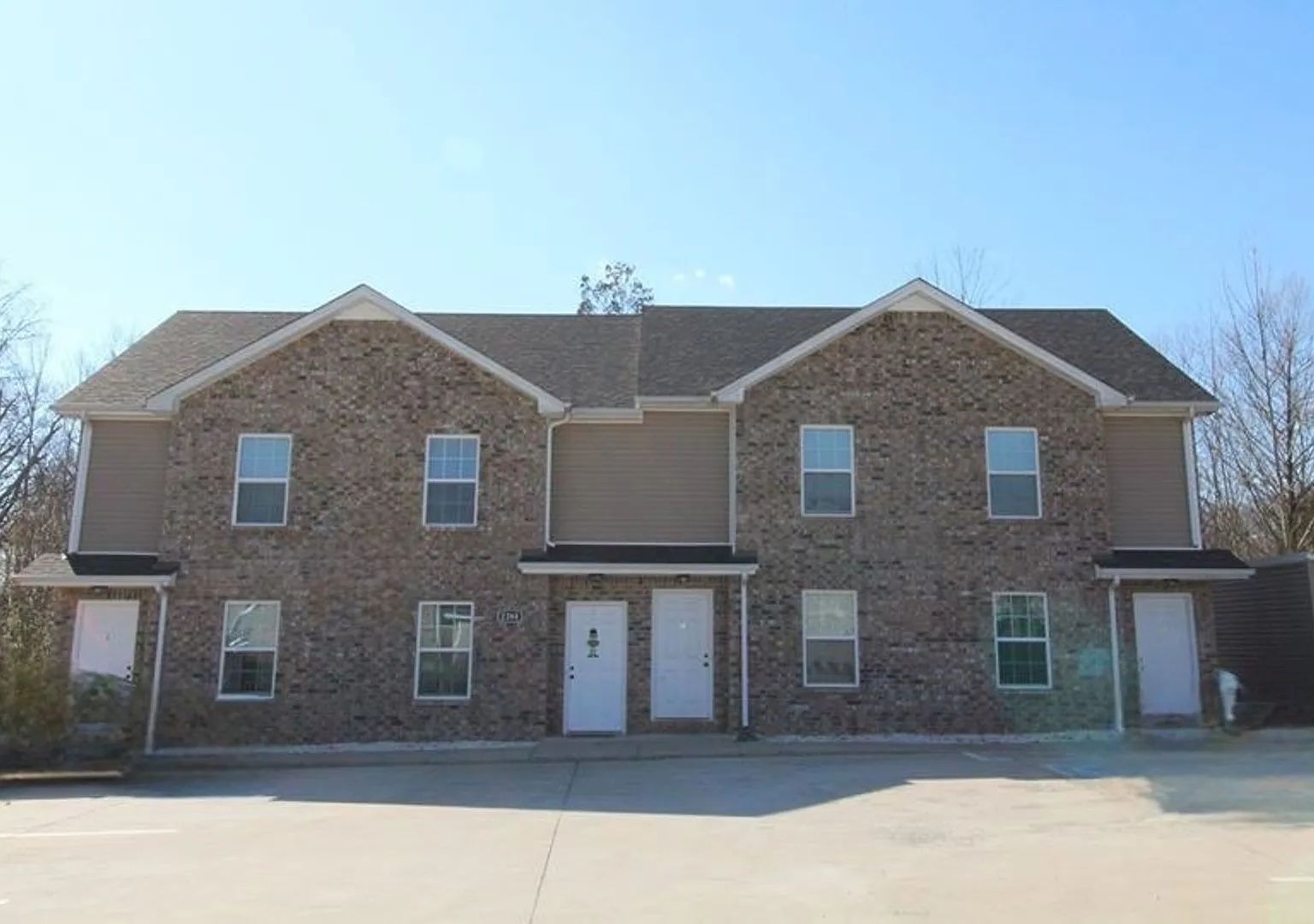 2 Bedroom 1.5 Bathroom Townhome — Photo 2