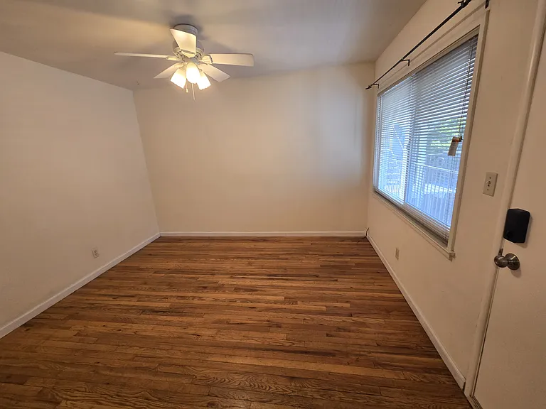 2512 O St #8 — Photo 2