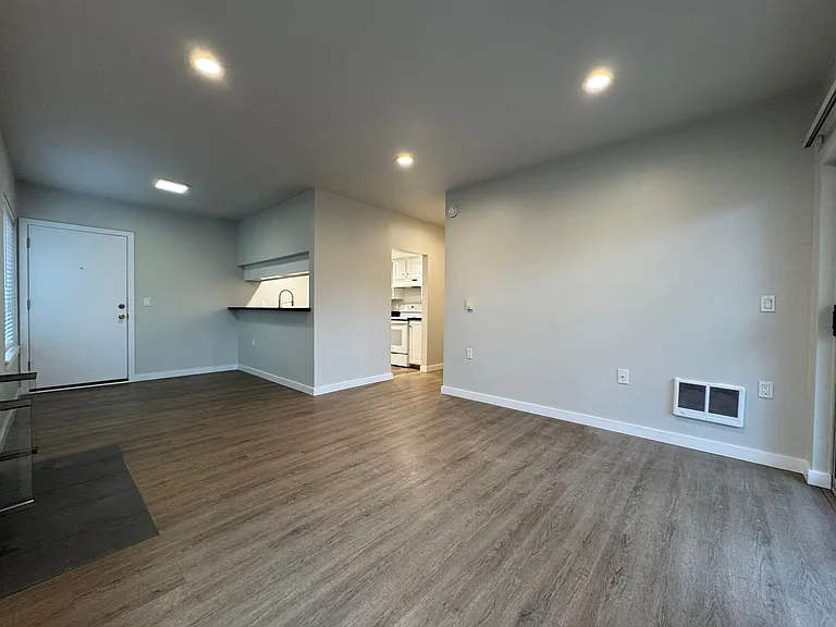 Hudson Square Apartments — Photo 4