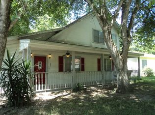 206 Coke St, Yoakum, TX 77995
