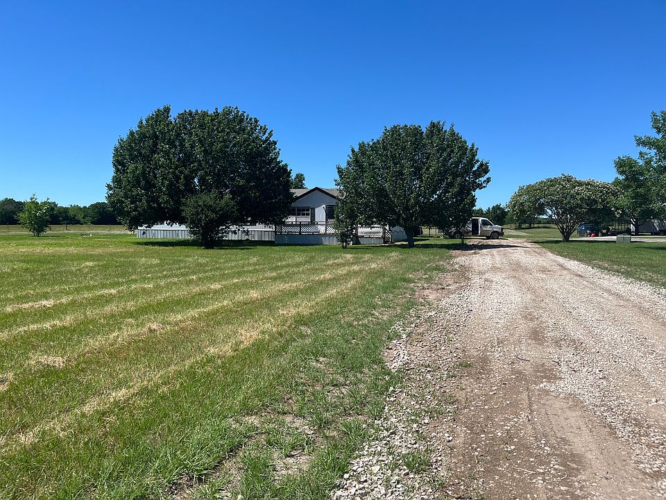 A long driveway leading to the front of the house!