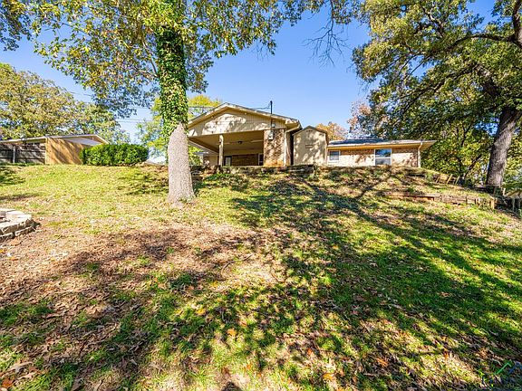 5th image of 2804 Crestwood Ln