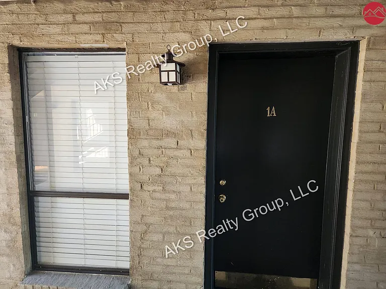2136 16th Ave S #1A — Photo 2