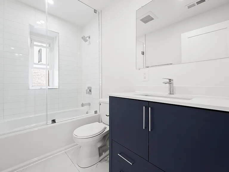 35 Wellington St #2L — Photo 9
