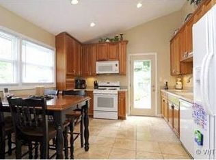 745 NE Holcomb Dr, Mundelein, IL