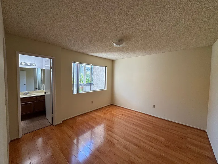 1004 E Garfield Ave — Photo 11