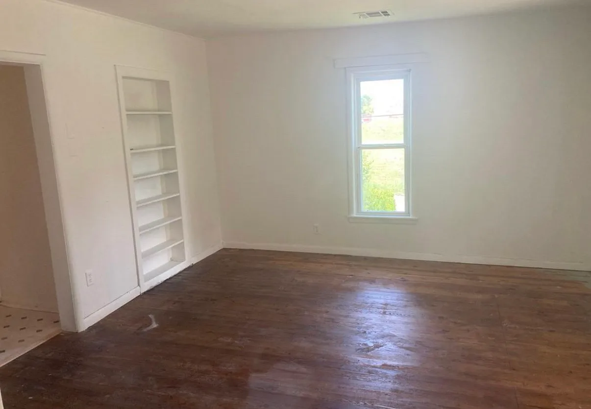 713 S Elm St — Photo 2