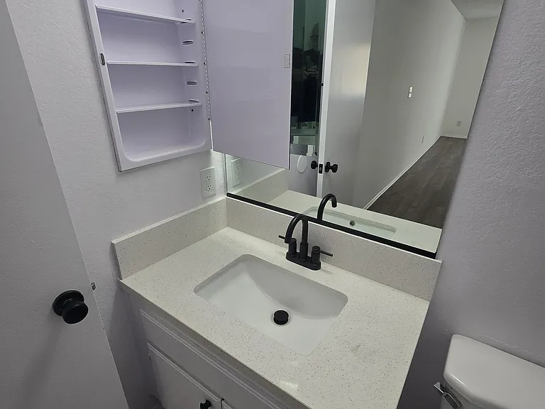 5531 Corteen Pl — Photo 8