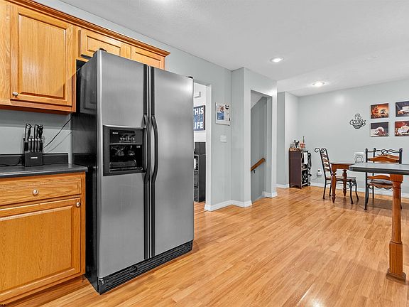 3rd image of 846 Tremont St