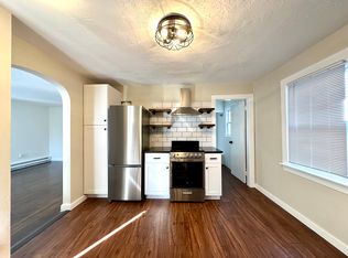 154 Bradford St APT 1R, Bristol, RI 02809