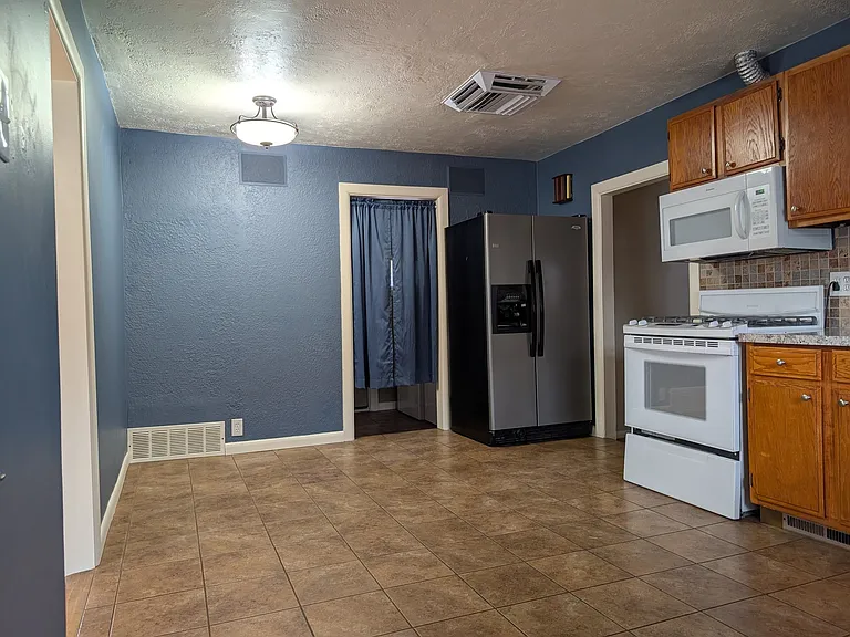 1658 Childs Ave — Photo 8