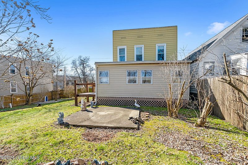 5th image of 89 McCarty Avenue