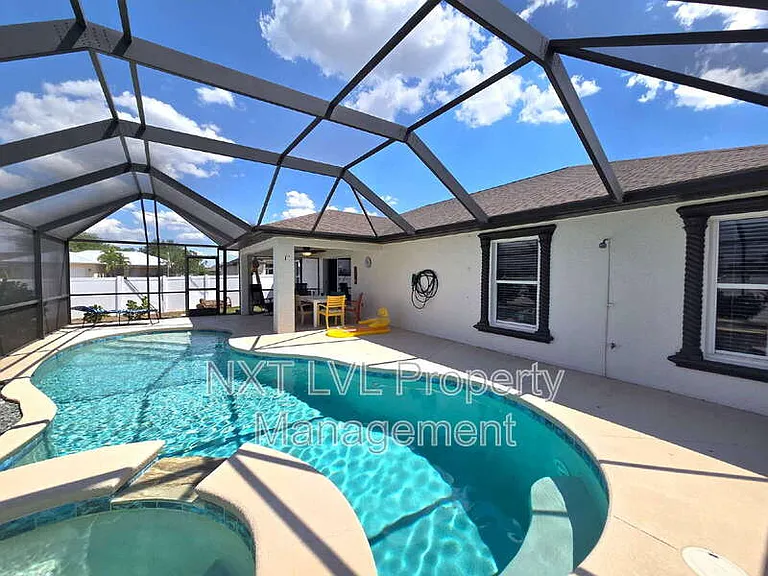 1401 SW Embers Ter — Photo 21