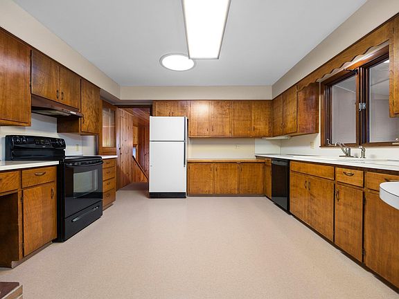 2nd image of 129 W 5th St