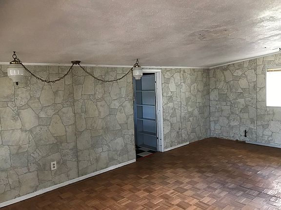 2nd image of 406 N 1st St