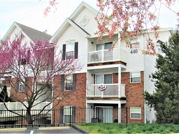 440 Benton Dr APT H, Saint Peters, MO 63376