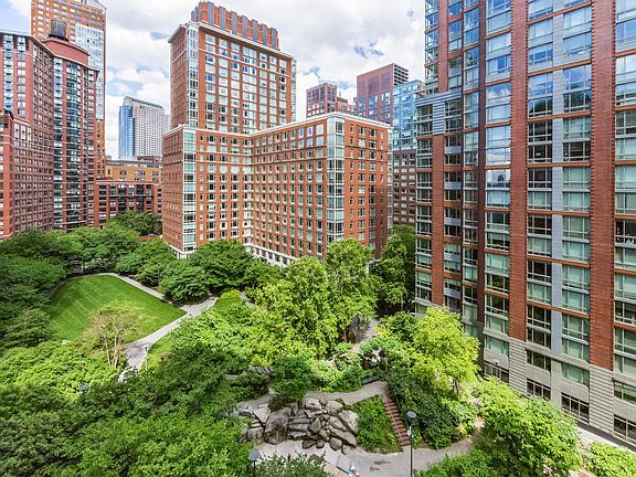 3rd image of 20 River Ter APT 8C