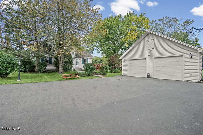 4th image of 1167 Meadowdale Road