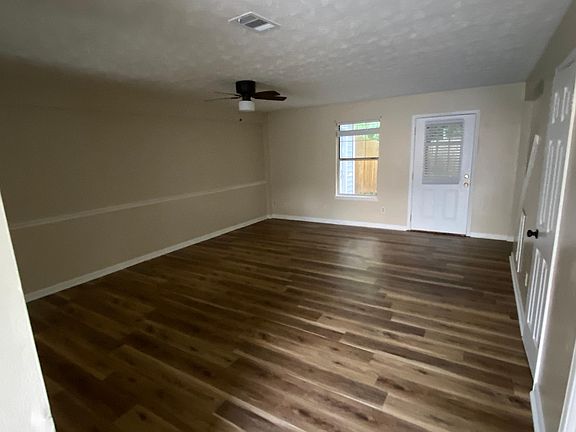 4th image of 8511 Westchester Dr