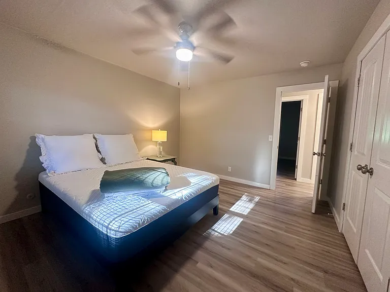 2437 S Kings Ave — Photo 19