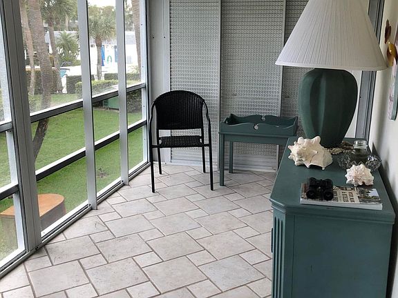 Home For Sale In Cedar Pointe