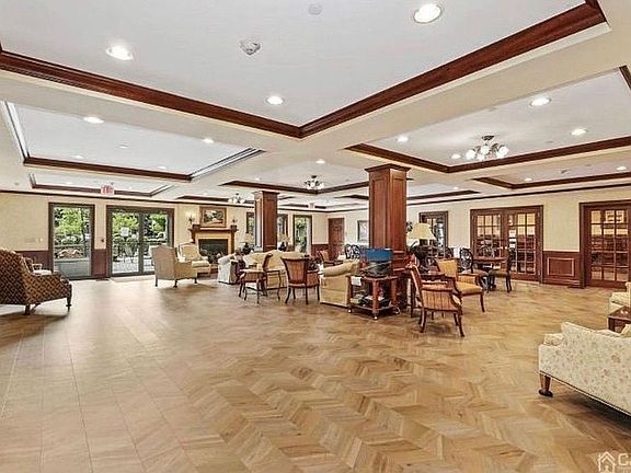 Community rm w/kitch.,firepl