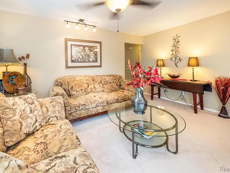 2260 Nixon Rd — Photo 3