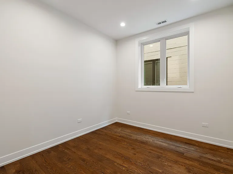 416 E 50th Pl #3W — Photo 12