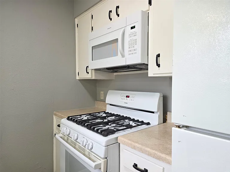 1811 Magnolia Dr #B — Photo 7