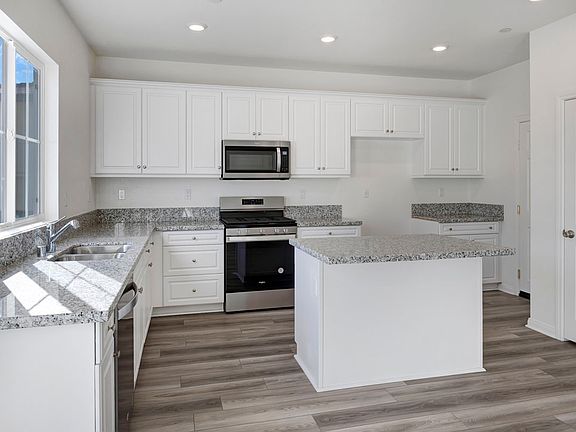 4th image of 41220 Alegria Ln