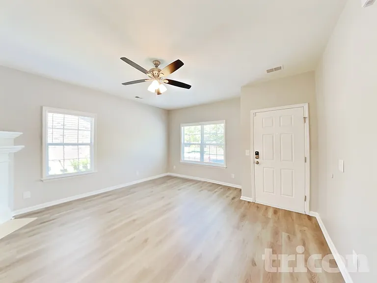 1529 Bending River Dr — Photo 2