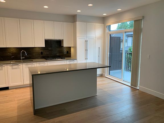 4th image of 3306 Princeton Ave #4