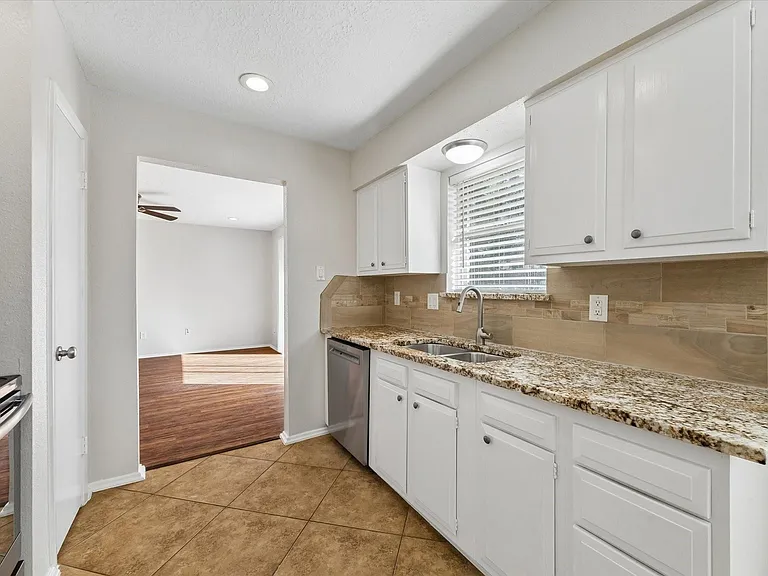 17134 Barcelona Dr — Photo 8