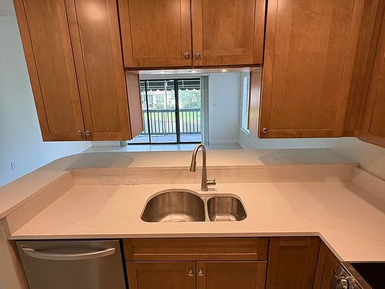 314 Westlake Ct — Photo 7