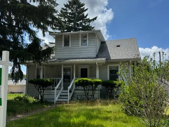 832 Fulton Ave, Winthrop Harbor, IL 60096