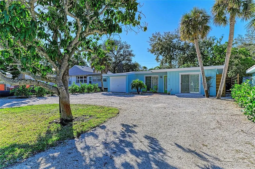 3 bed, 2.0 bath, 1290 sqft, $8,500 — Photo 2