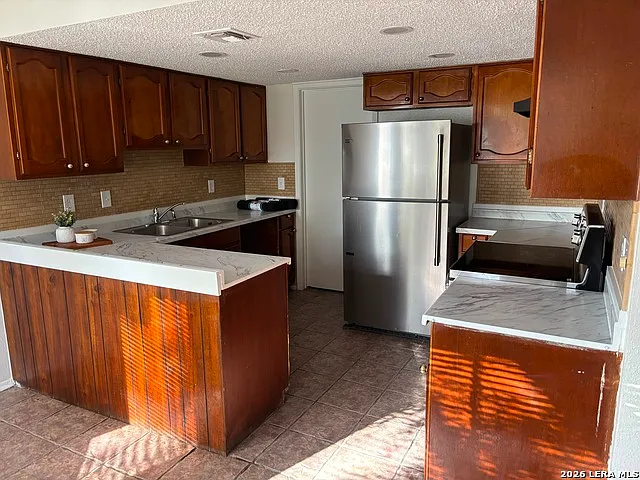3 bed, 2.0 bath, 1775 sqft, $1,850 — Photo 4