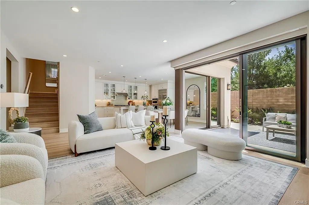4 bed, 2424 sqft, $6,450 — Photo 4