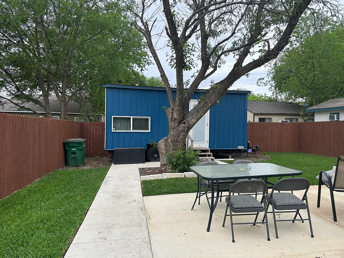 Building Photo - 4015 Colonial Sun Dr