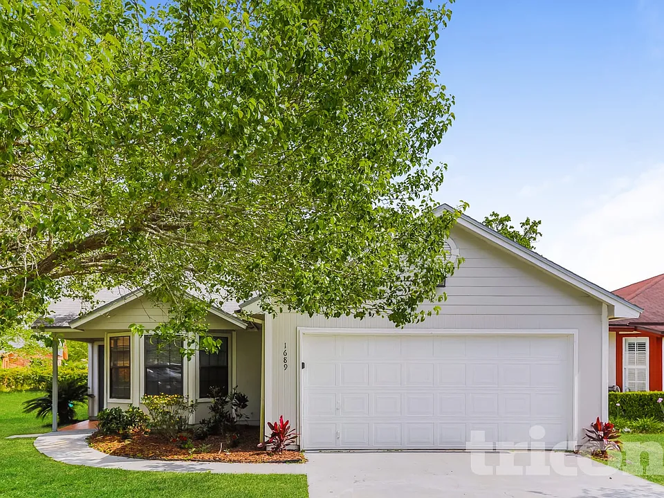 1689 Ashwood Cir